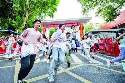 高考后心理调适很关键！考生和家长如何应对查分报志愿焦虑？