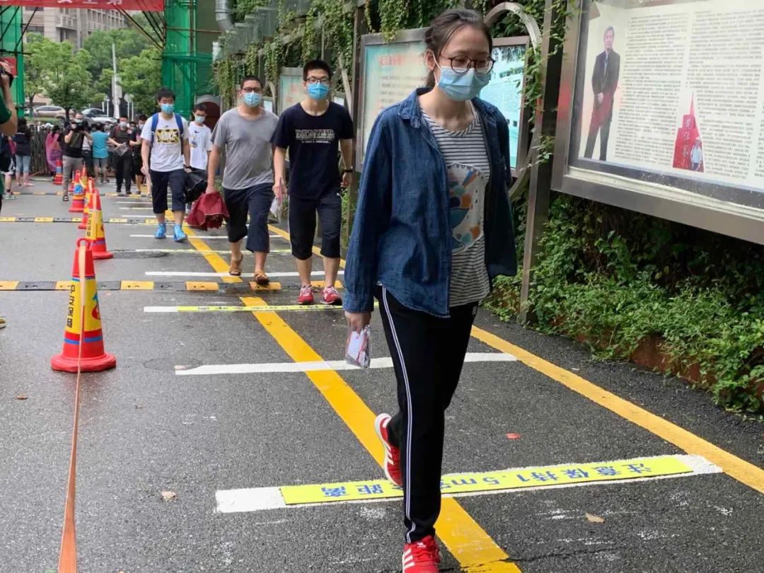 高考考场_高考武汉考场防疫_武汉市东湖中学高考考点准备