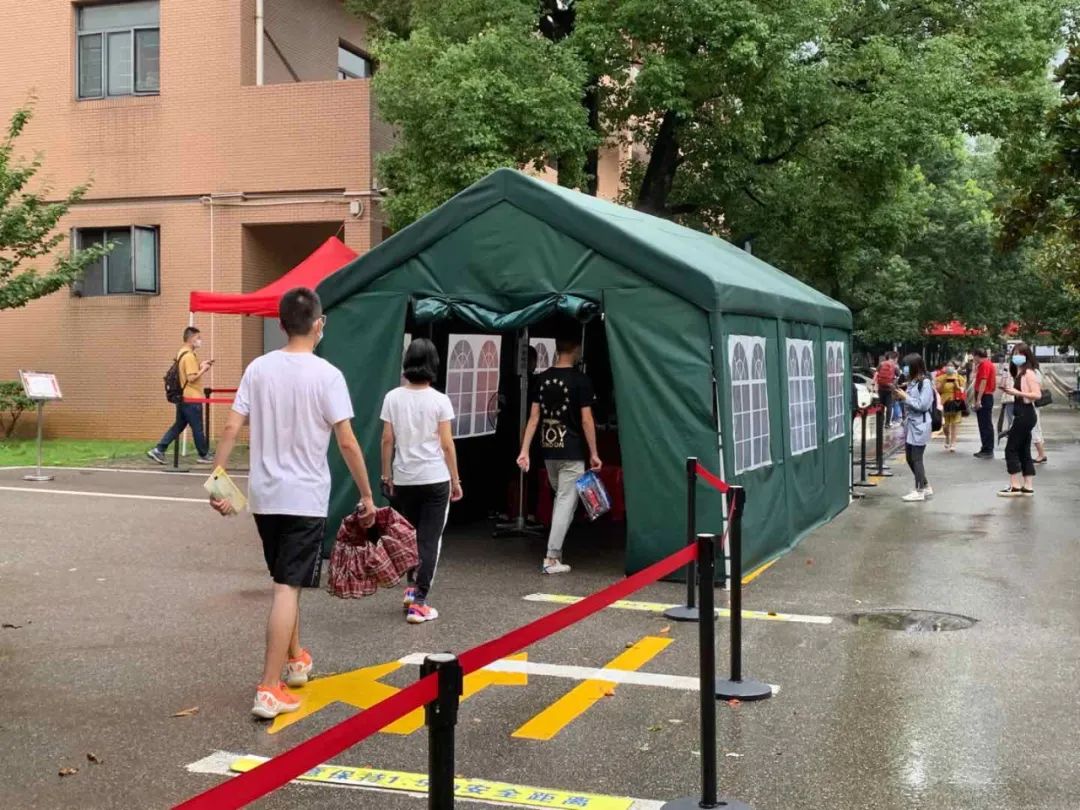 高考武汉考场防疫_武汉市东湖中学高考考点准备_高考考场