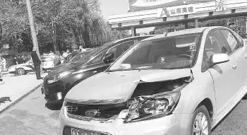 五一京台高速大堵，追尾事故频发，车主被逼走下道