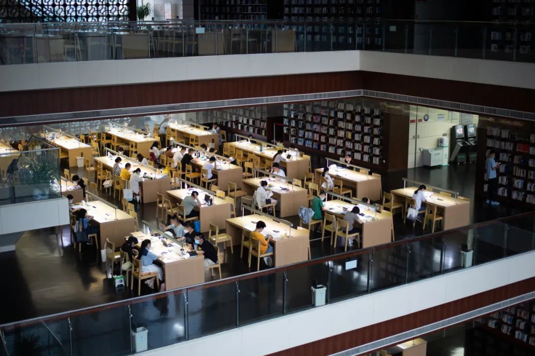 大学宿舍_大学生宿舍关系_宿舍竞争压力