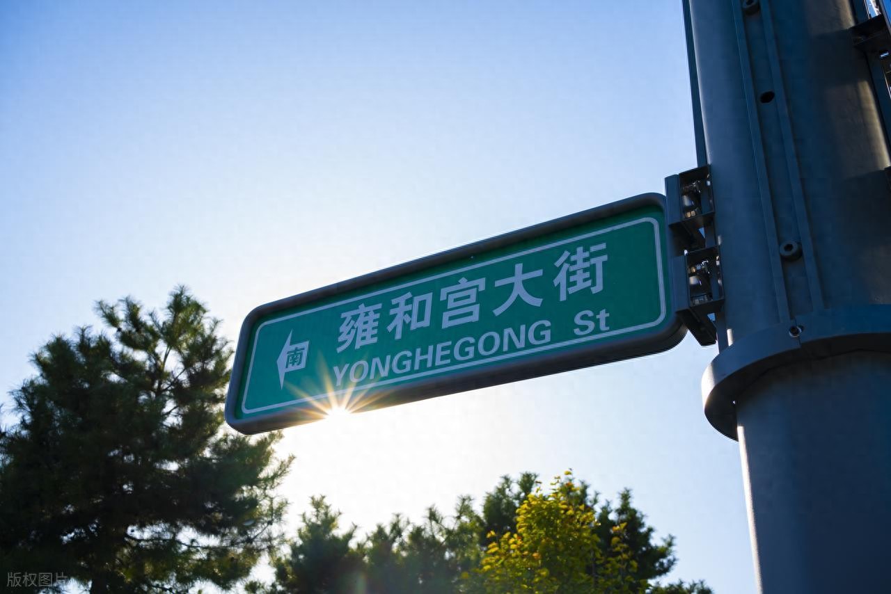 交通标志颜色暗藏玄机，高速绿底白字标志用途大揭秘