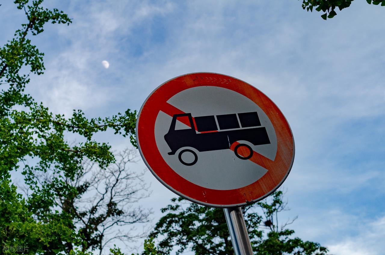 交通标志颜色国家标准_高速交通标志_路牌颜色规范