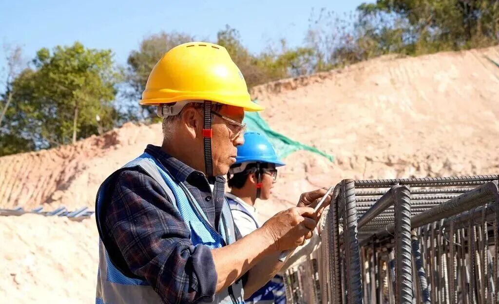 惠霞高速东江特大桥技术攻坚_广东高速建设挑战_高速建设