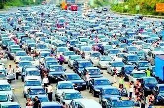 高速驾驶技巧_破解五一出门见光死_五一出行高速免费时段