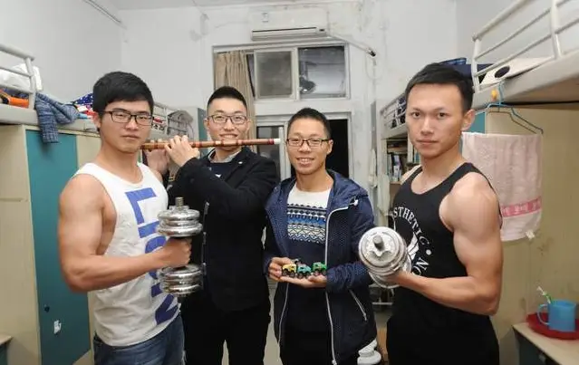 大学宿舍等级大揭秘！从寒酸八人间到豪华配置都有啥？