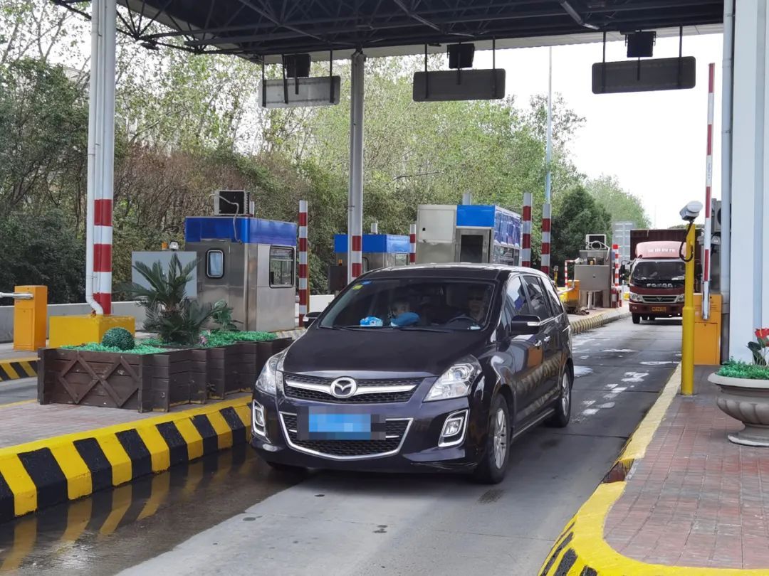 高速行车安全提醒_国庆假期返程交通高峰_高速安全