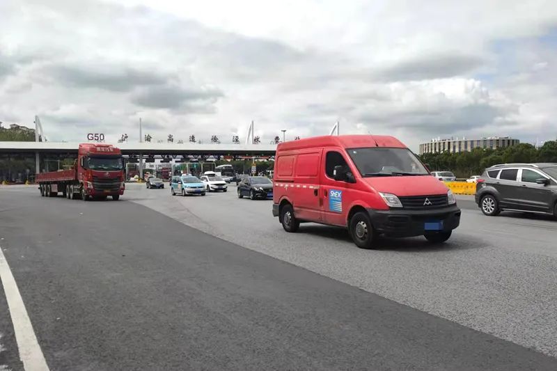 高速安全_国庆假期返程交通高峰_高速行车安全提醒