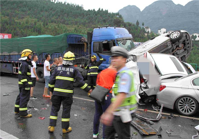 规范开车为啥还扣分？3种情况无意中就违章，老司机也常中招！