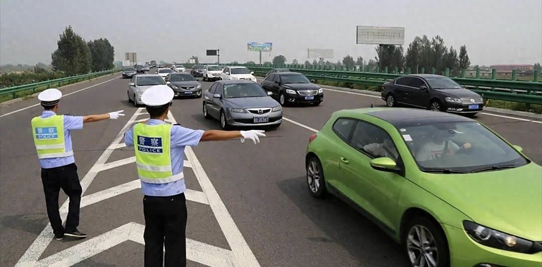 家人借车违章咋处理？新规下非本人车辆未备案不能线上办