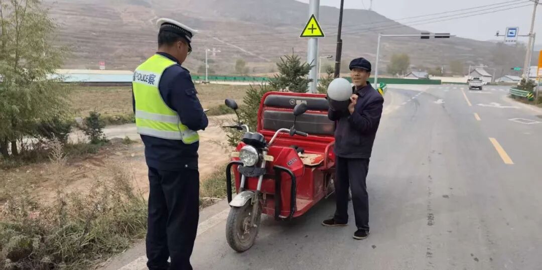 冬季交通安全宣传“七进”活动_违章高发人群引导_甘肃公安交警线上防护体系