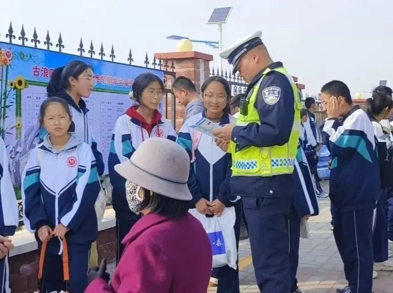 违章高发人群引导_甘肃公安交警线上防护体系_冬季交通安全宣传“七进”活动