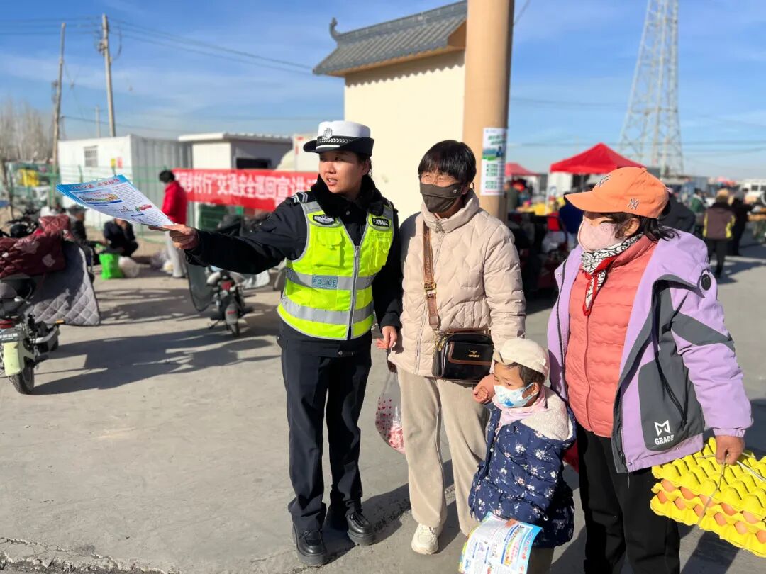 违章高发人群引导_甘肃公安交警线上防护体系_冬季交通安全宣传“七进”活动