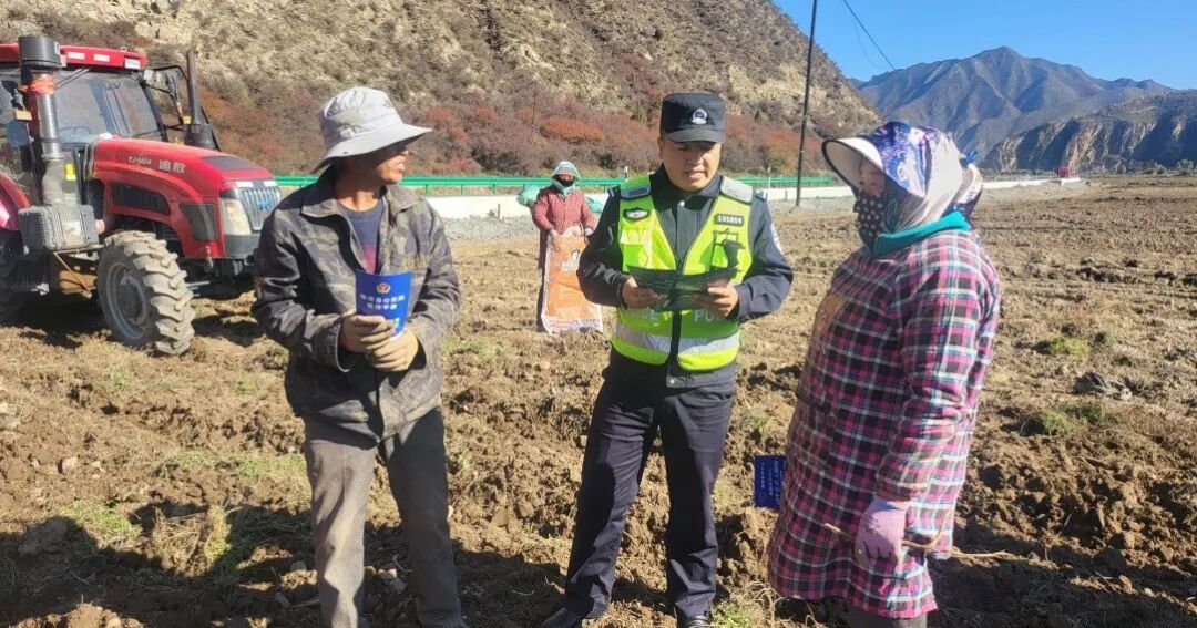 违章高发人群引导_甘肃公安交警线上防护体系_冬季交通安全宣传“七进”活动