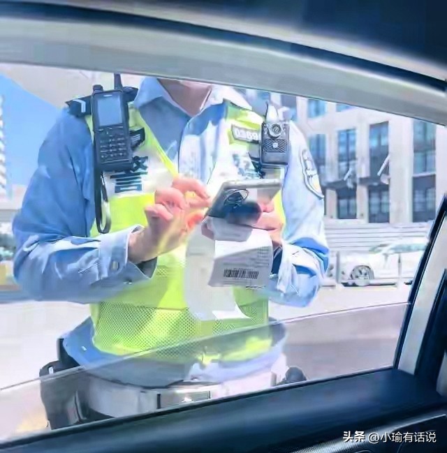 国务院新规 交警拦车 依法维权_违章高发月份预警