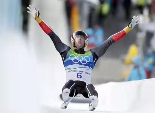 雪橇运动历史起源_冬奥会比赛项目_雪橇比赛装备规则