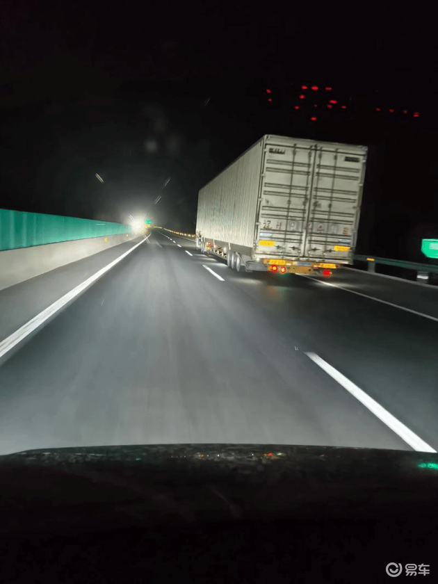 新手夜间高速公路安全_高速行车注意事项_夜间驾驶高速公路经验
