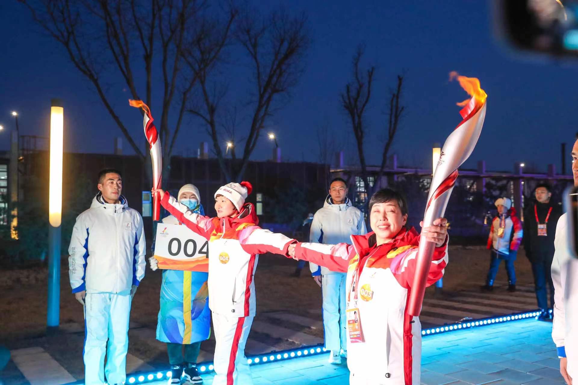 北京冬奥会火炬传递亮点多，水下传递超震撼