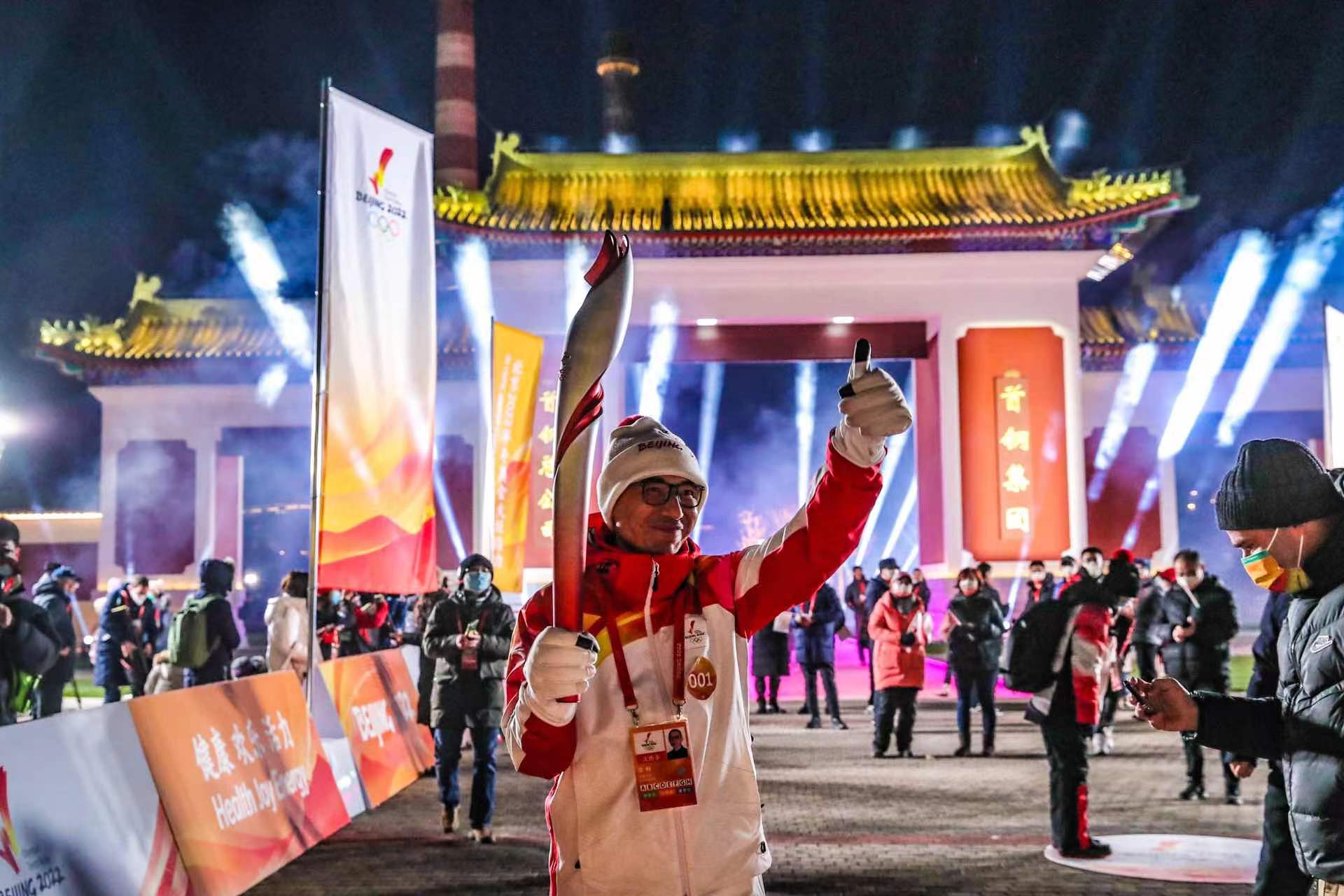 冬奥会火炬传递_北京冬奥会火炬传递_机器人水下火炬传递