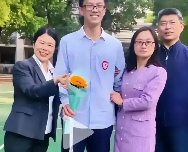 高考状元_中国高考状元真实故事_高考满分学霸背后的故事