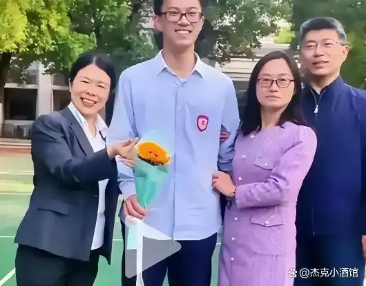 历年高考状元故事 _2024年高考状元 戴思宇 _高考状元