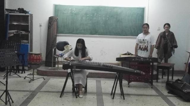 美术专业学费高_音乐类专业学费高_大学学费