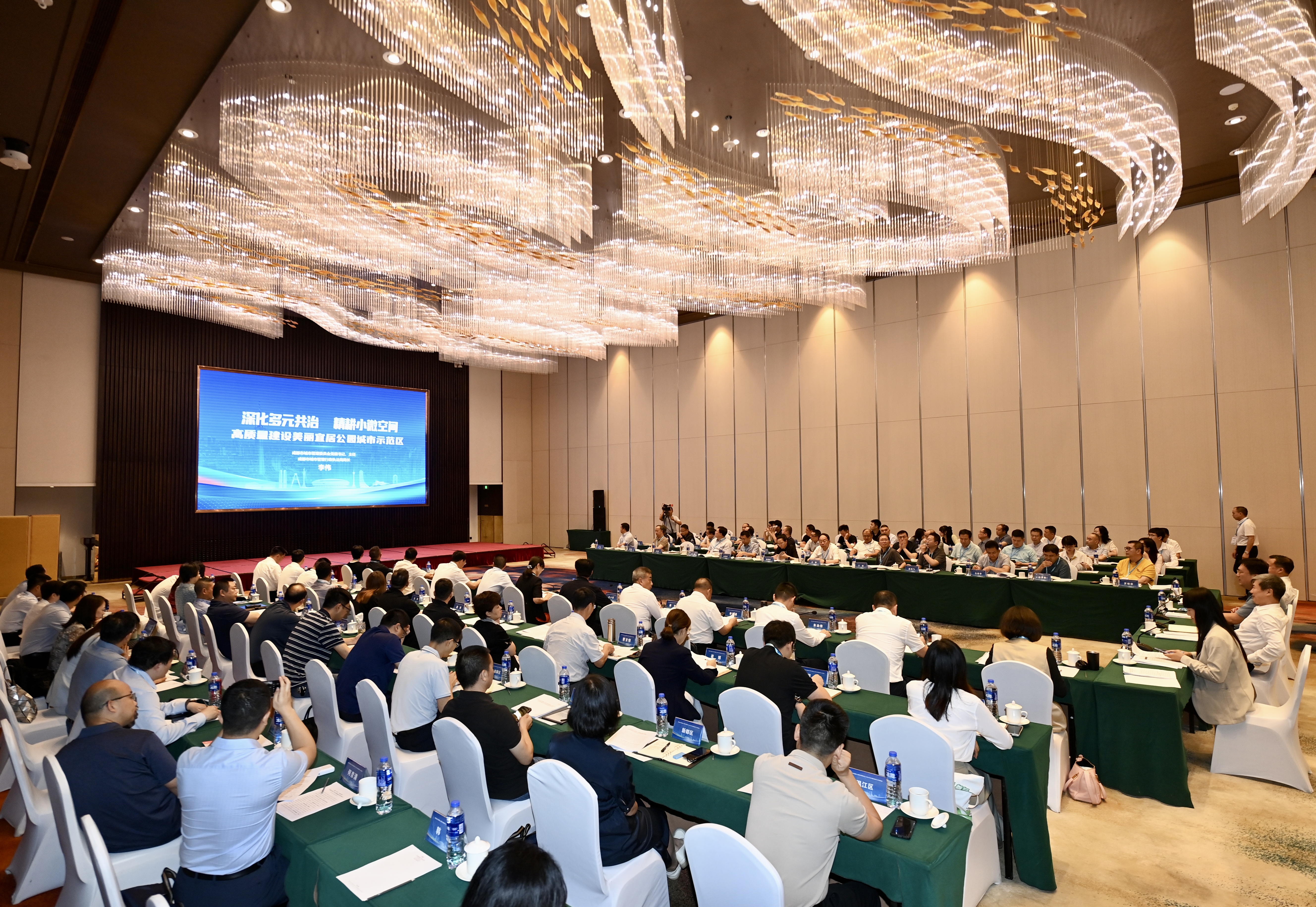 推动城市管理融入基层治理_城市小微公共空间整治提升_违章高发城市治理