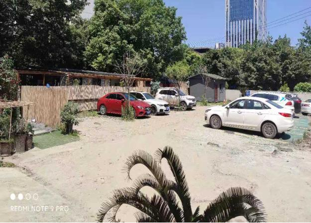 城市小微公共空间整治提升_违章高发城市治理_推动城市管理融入基层治理