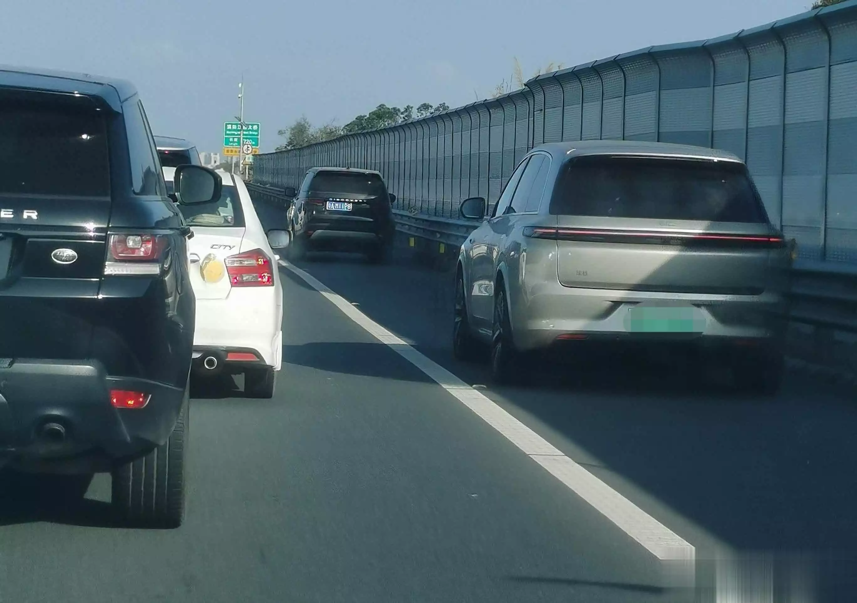 高速堵车时应急车道常被占用，原因竟然是这三个