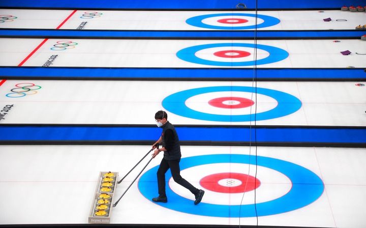 2月2日冰壶赛将在‘冰立方’开赛，昔日‘水立方’华丽变身