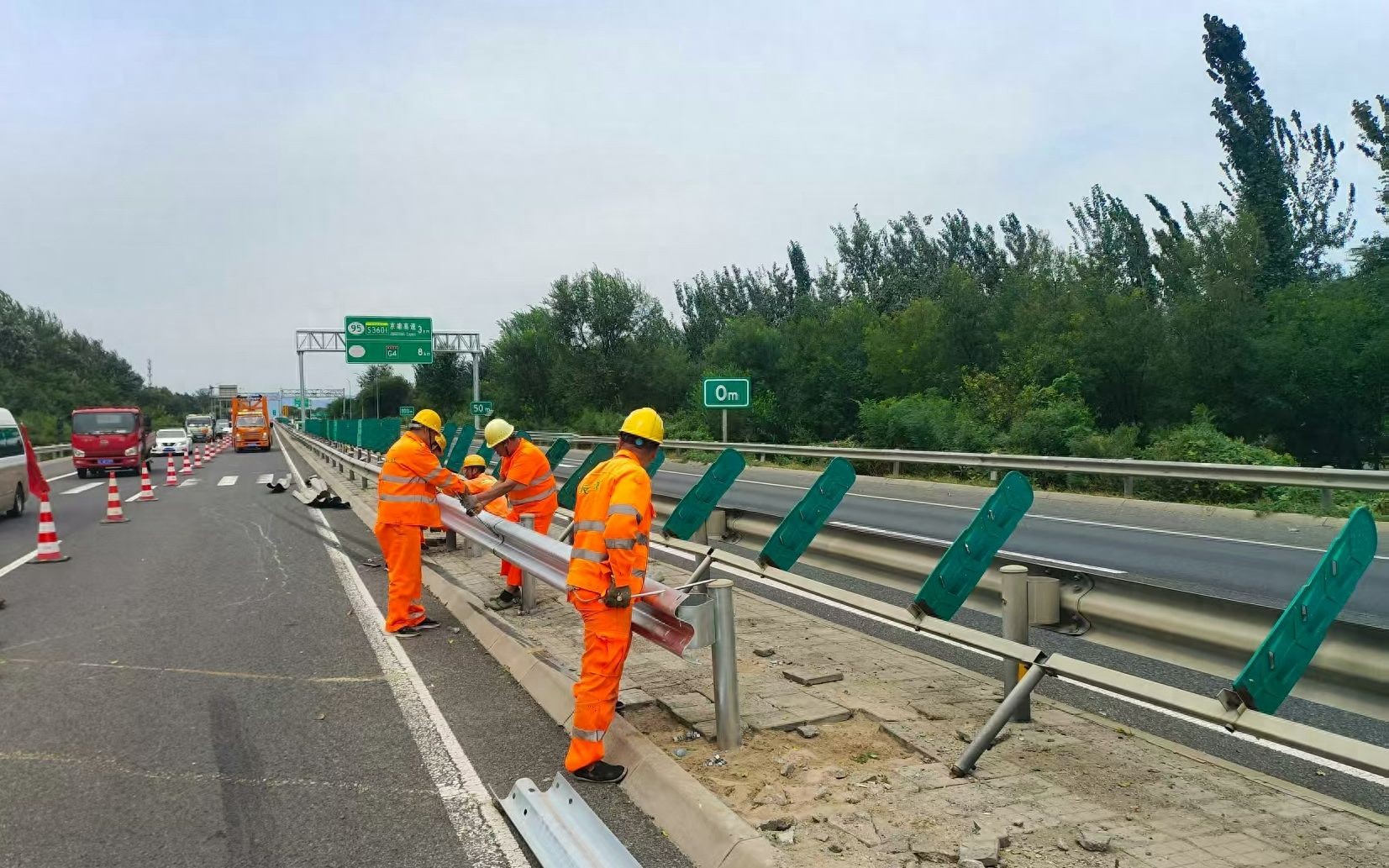 国庆中秋双节将至，首发养护全力保障高速道路通行安全整洁