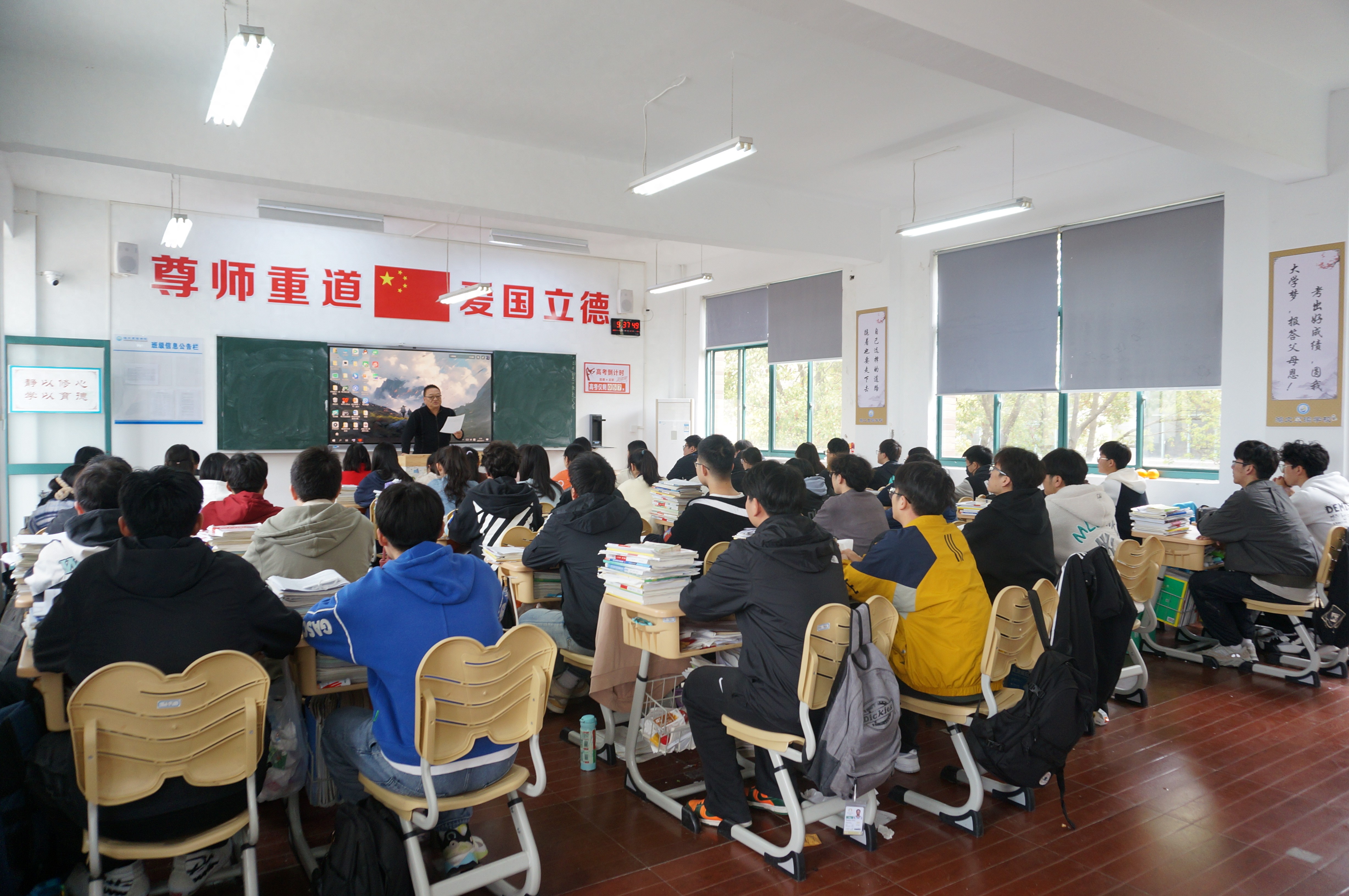 高考复读竞争激烈，选靠谱复读校成考生家长关注焦点