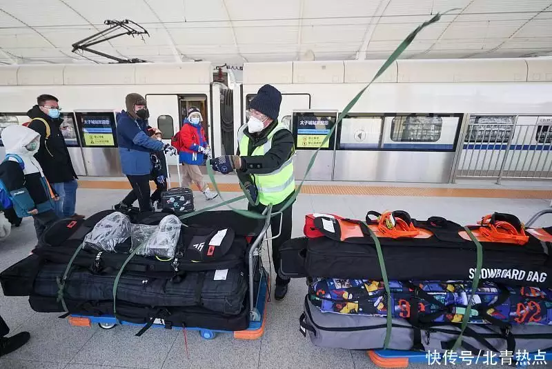 崇礼云顶滑雪公园_冬奥会场馆_京张高铁滑雪专列