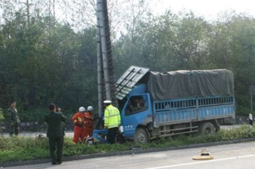 疲劳驾驶被处罚_宜柳高速货车撞路牌事故_高速路牌